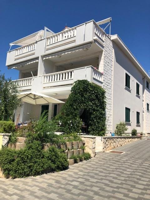 Property building, Facade/entrance