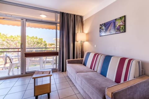 Patio, View (from property/room), Balcony/Terrace, Living room, Seating area, Dining area