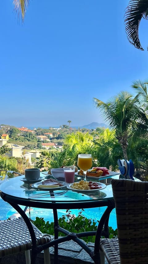 Swimming pool, Breakfast