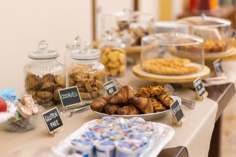 Food and drinks, Food, Breakfast, Buffet breakfast