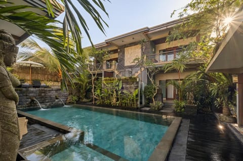 Property building, Patio, Day, Garden, Garden view, Swimming pool