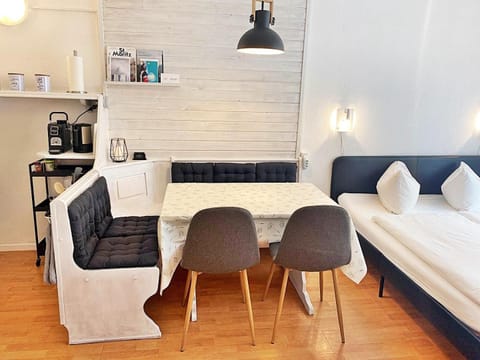 Property building, Kitchen or kitchenette, Dining area