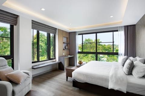Photo of the whole room, Garden view