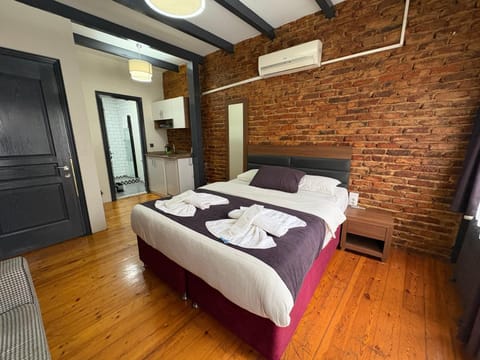 Bed, Bedroom, air conditioner