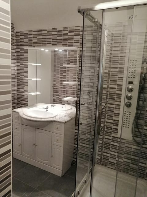 Gîtes de la place du château House in Vallon-Pont-d'Arc