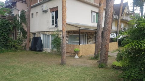 Property building, Facade/entrance, Garden