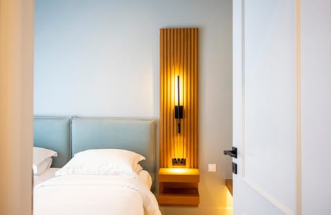 Photo of the whole room, Bedroom