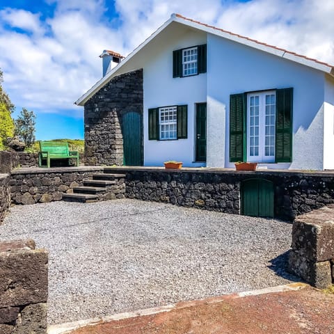 Property building, Patio, Facade/entrance