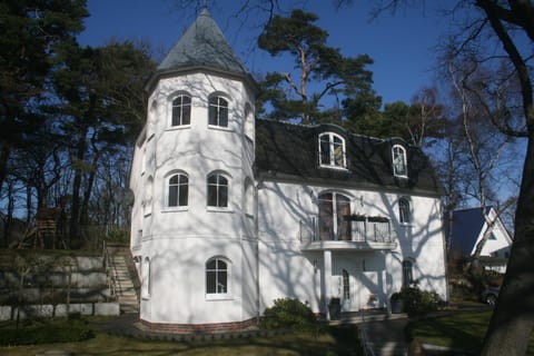 Patio, Facade/entrance, Spring