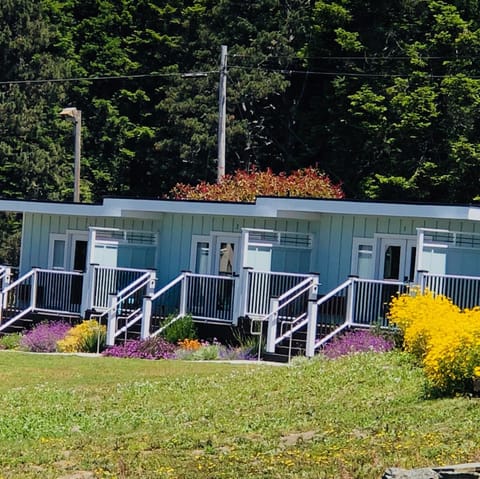 Seafoam Lodge Inn in Little River