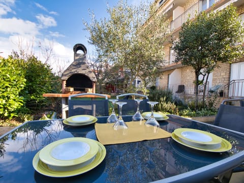 Property building, BBQ facilities, Garden