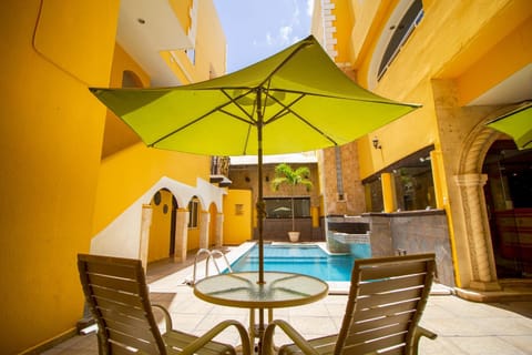 Patio, Swimming pool, Swimming pool