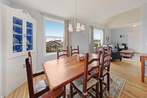 3 Bed 2 Bath Vacation home in Newport House in Newport