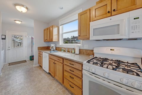 3 Bed 2 Bath Vacation home in Newport House in Newport