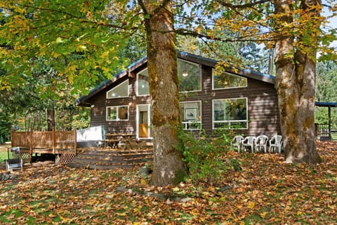 Baring Bend Lodge House in Baring