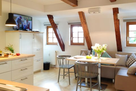 TV and multimedia, Kitchen or kitchenette, Dining area