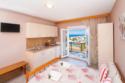 Kitchen or kitchenette, City view, Landmark view, Sea view
