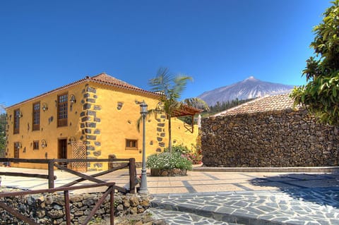 Patio, Off site, Natural landscape, Garden, Balcony/Terrace, Garden view, Landmark view, Mountain view
