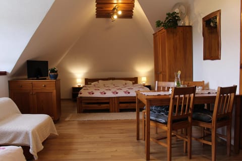 Photo of the whole room, Decorative detail