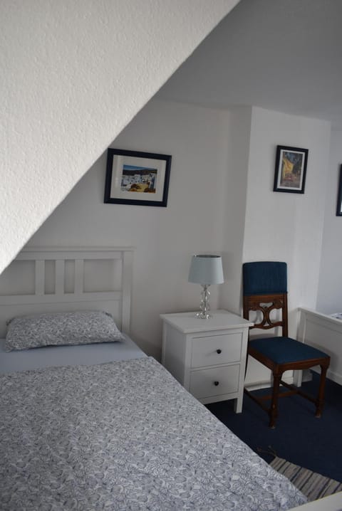 Bed, Photo of the whole room, Decorative detail, Bedroom