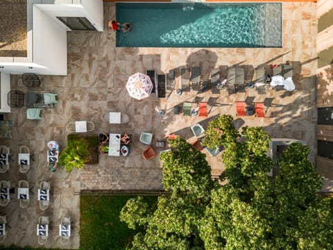 Patio, Garden, Dining area, Swimming pool, Swimming pool, sunbed