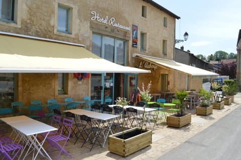 Patio, Facade/entrance, Day