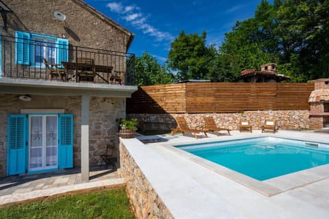 Property building, Swimming pool, Swimming pool