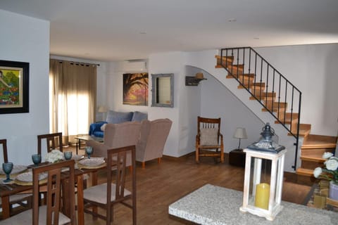 Seating area, Dining area