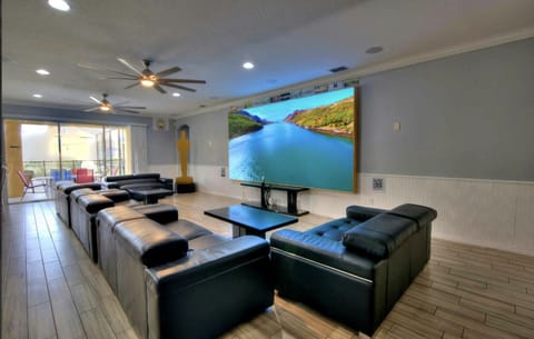 Dream Bowling Villa 14BR Heated Pool & Theater House in Four Corners