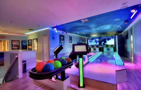 Dream Bowling Villa 14BR Heated Pool & Theater House in Four Corners