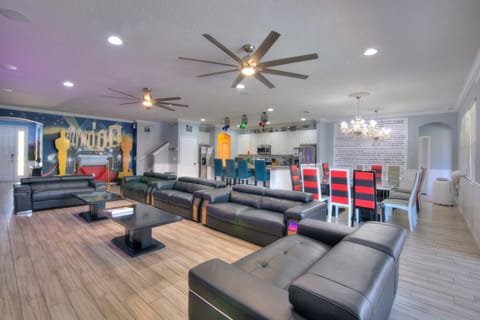 Dream Bowling Villa 14BR Heated Pool & Theater House in Four Corners