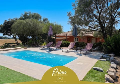 Property building, Patio, Day, Natural landscape, Garden, Garden view, Pool view, Swimming pool, sunbed