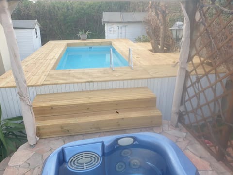 Hot Tub, Pool view, Swimming pool