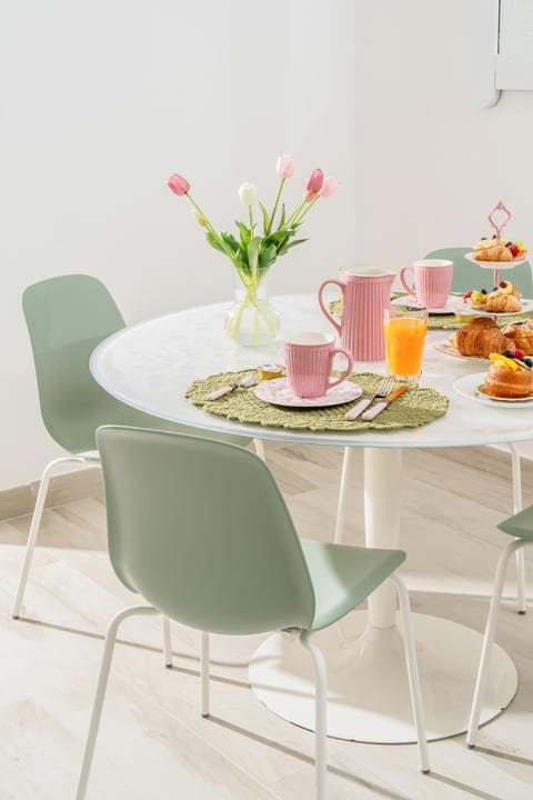 Seating area, Dining area