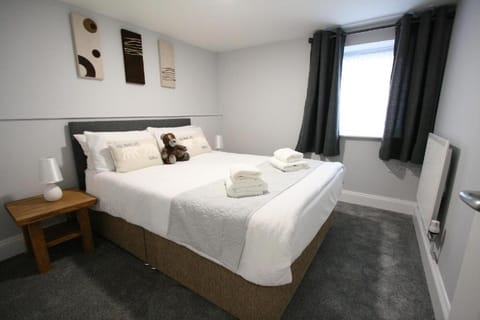Nelson By The Docks Serviced Apartments by Roomsbooked Apartment in Gloucester