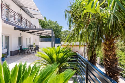 Property building, Patio, Day, View (from property/room), Balcony/Terrace, Breakfast