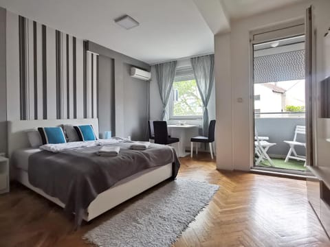 Living room, Photo of the whole room
