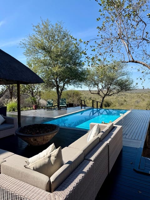 Day, Natural landscape, Pool view, Swimming pool, sunbed