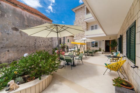 Property building, Balcony/Terrace, Balcony/Terrace