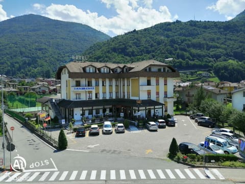 Property building, Neighbourhood