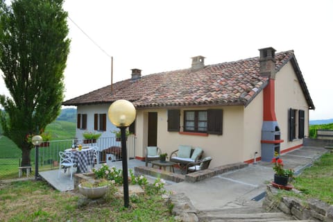 Property building, Facade/entrance, BBQ facilities, Garden