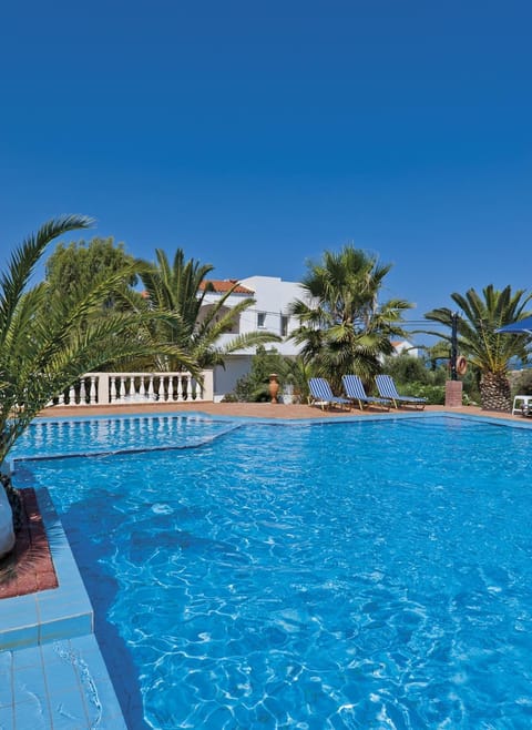 Property building, Day, Swimming pool