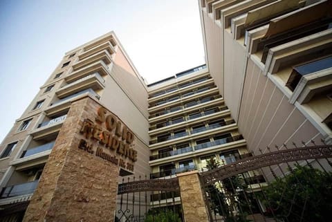 Property building, Facade/entrance, Off site, Day