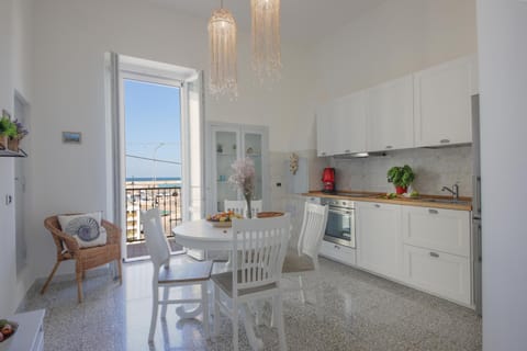 Kitchen or kitchenette, Dining area, Sea view