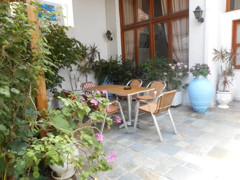 Garden view, Street view