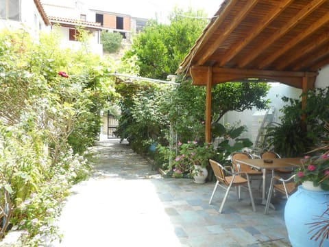 Facade/entrance, Garden view