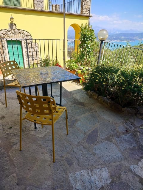 LA STANZA SUL GOLFO DEI POETI Bed and Breakfast in La Spezia