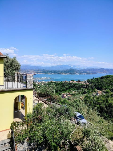 LA STANZA SUL GOLFO DEI POETI Bed and Breakfast in La Spezia