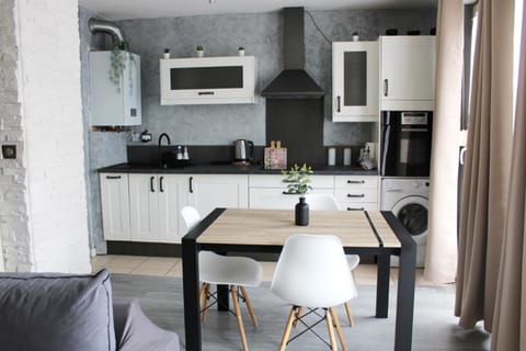 Coffee/tea facilities, minibar, pet friendly, stove, washing machine, dryer, kitchen