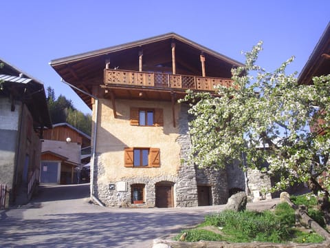 Property building, Facade/entrance, Spring, Fishing, Horse-riding, Canoeing, Hiking, Cycling